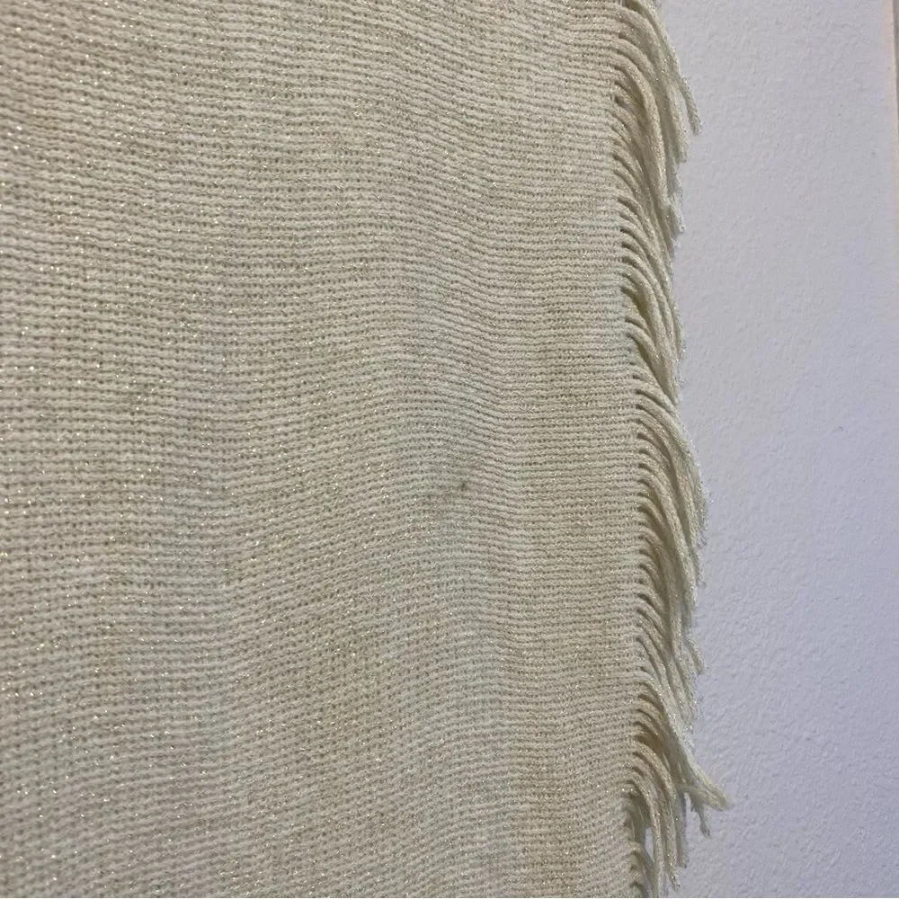 Steve Madden Fringed Infinity Scarf Metallic knit ivory EUC